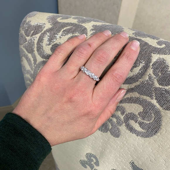 Gorgeous 1ctw Diamond Band - Picture 6 of 8